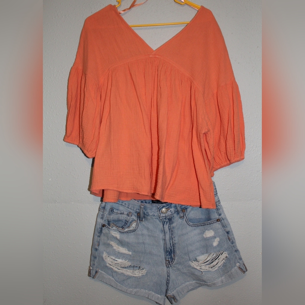 Ces Femme Top & Aero Shorts